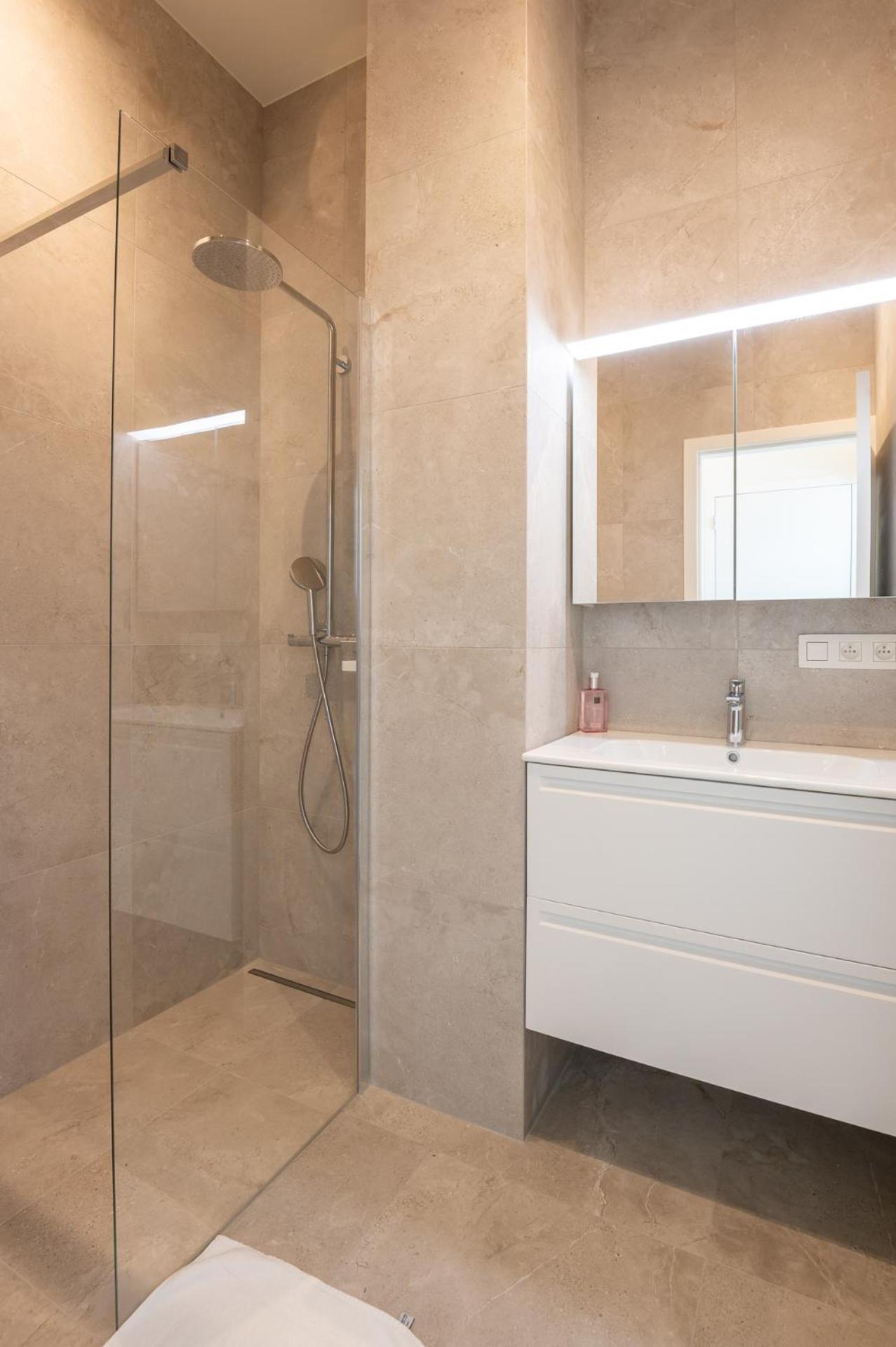 Beautiful Renovated Apartment In An Authentic Building Oostende Buitenkant foto